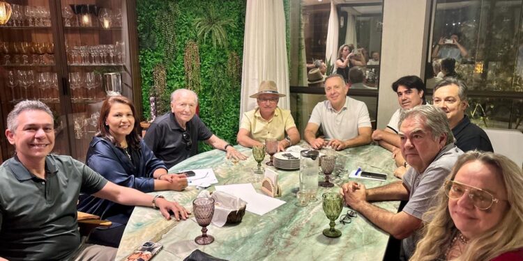 Bastidores: Aguinaldo reúne deputados e pré-candidatos à ALPB em reunião nesta sexta