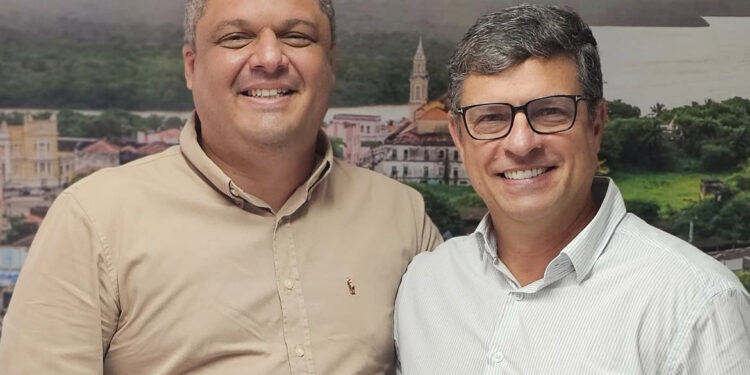 Vitor Hugo nega racha com André após exonerações, mas presidente da Câmara tem “tramado” nos bastidores