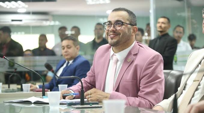 Tovar sofre mais um “baque” em CG e perde apoio de vereador para Juliana Cunha Lima