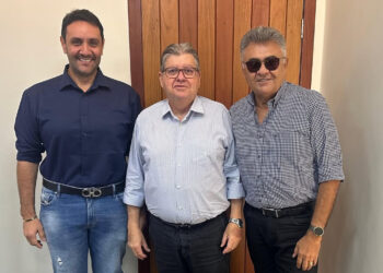 Márcio Roberto cumpre agenda com João Azevêdo e garante ações para cinco municípios