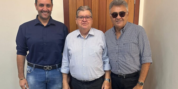 Márcio Roberto cumpre agenda com João Azevêdo e garante ações para cinco municípios