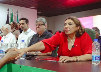Com presença de João e Lucas, Cida Ramos tome posse como presidente do PT-PB