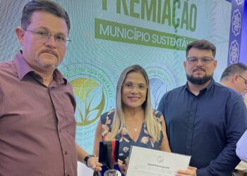 Michel Henrique parabeniza prefeita Solange Félix e município de Juru por conquista do Selo Município Sustentável
