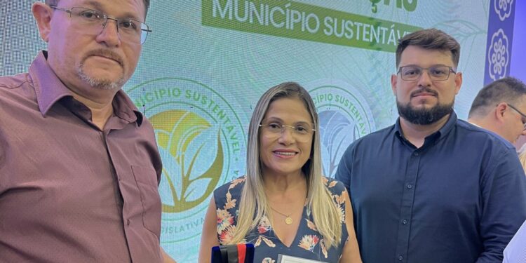 Michel Henrique parabeniza prefeita Solange Félix e município de Juru por conquista do Selo Município Sustentável