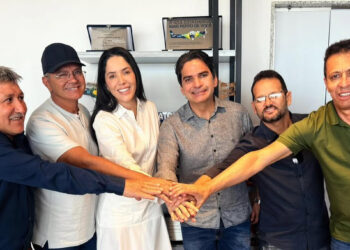 Adriano Galdino abre mão de mais três bases em troca de apoio para Murilo