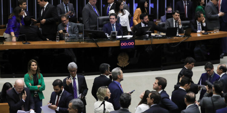 Com sete votos favoráveis de paraibanos, Câmara aprova urgência para projeto da anistia