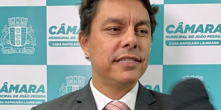 Raoni Mendes renuncia à presidência da CPI dos Combustíveis após pressão de vereadores