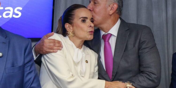 Bastidores: Aguinaldo estaria articulando vaga no TCE para Daniella Ribeiro