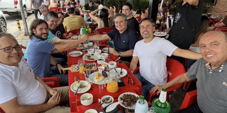 Encontro no bar do Felipe reúne Efraim, Pedro e Ruy Carneiro