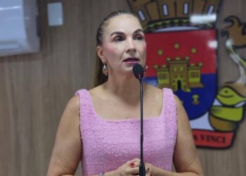 Rompida nos bastidores, ex-primeira-dama de Cabedelo começa a atuar na oposição