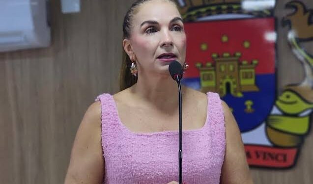 Rompida nos bastidores, ex-primeira-dama de Cabedelo começa a atuar na oposição