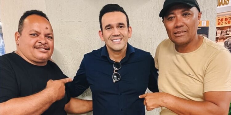 Em meio à polêmica com prefeito de Caaporã, vereadores da base deixam George Morais e fecham com Jhony