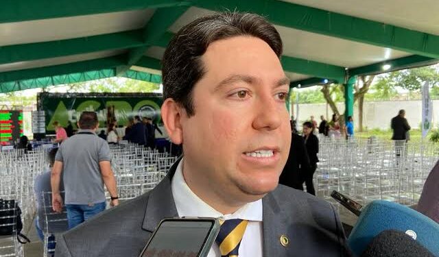 Leitão projeta escolha entre Lucas e Adriano e revela capital político do presidente da ALPB