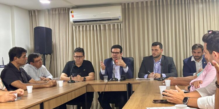 Solidariedade reúne cúpula e oficializa rompimento com Cícero; Fábio Carneiro sobe o tom