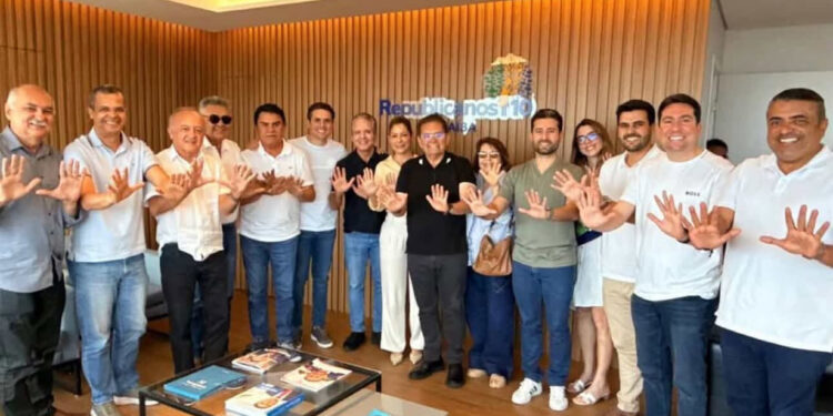 Reunião com lideranças do Republicanos tem “lavação de roupa suja”, mas termina em paz