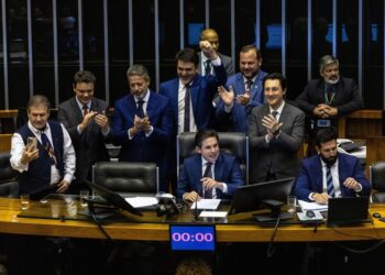 Câmara aprova isenção do IR para que ganha até R$ 5 mil; deputado paraibano é contra