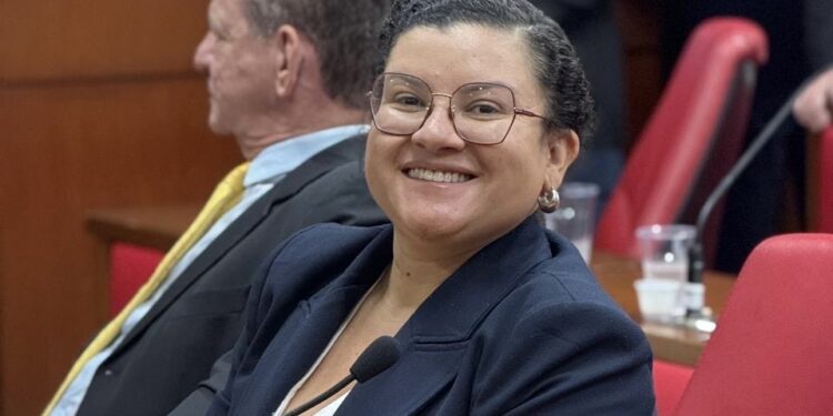 Vereadora do PSB garante fidelidade a João, mesmo integrando base de Cícero