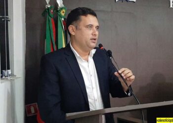 Neto Belino esclarece motivo para não pautar projeto de terreno para casas populares em Mamanguape