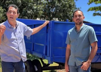 Prefeito Léo Bandeira entrega “Carroção” para agricultores da zona rural de Lucena