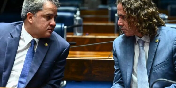 Bastidores: Veneziano tenta encurralar Efraim e ataca bases do senador