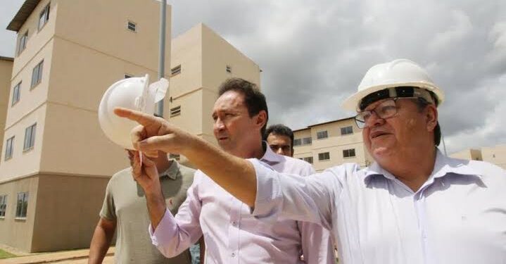 João Azevêdo reúne deputados do PSB e apresenta nome de Deusdete para o TCE