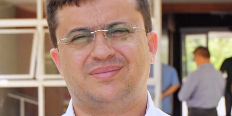 Governo abre licitação para pavimentação de rodovia no Sertão após solicitação de Gilbertinho