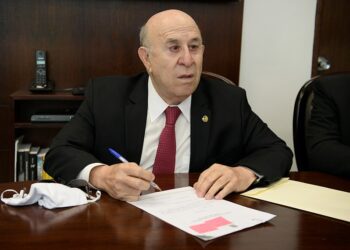 Suplente de Veneziano é acusado de fraudes em assinaturas pela ex-esposa, revela Fantástico