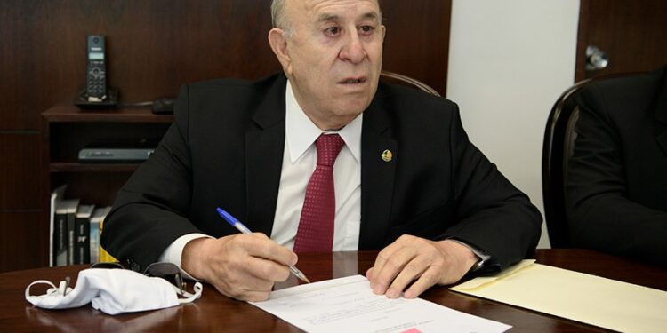 Suplente de Veneziano é acusado de fraudes em assinaturas pela ex-esposa, revela Fantástico