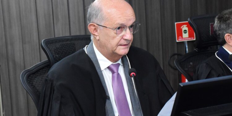 Biblioteca do STJ adquire livro do desembargador paraibano Aluízio Bezerra sobre improbidade administrativa