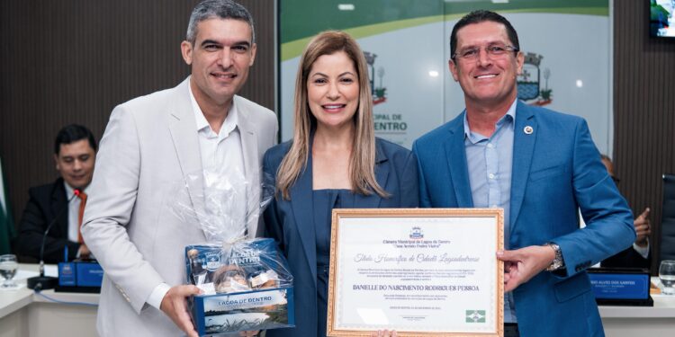 Danielle do Vale recebe título de cidadã lagoadentrense e nova adesão em Lagoa de Dentro