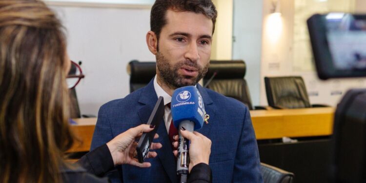 Projeto de Michel Henrique que amplia a divulgação da Tarifa Social de Energia Elétrica para autistas é aprovado na ALPB