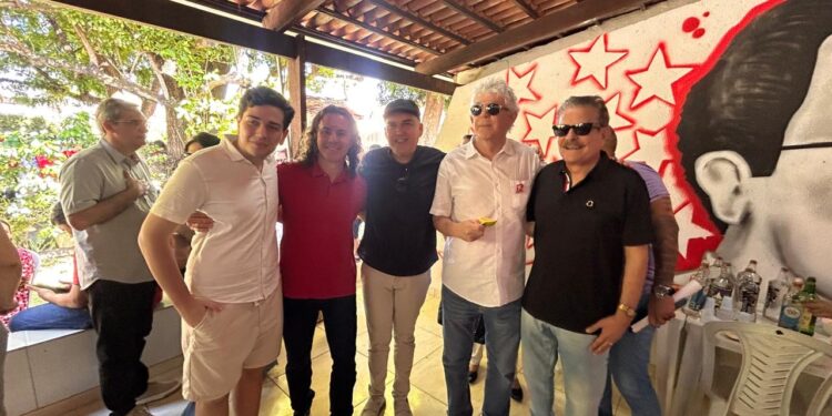 Aniversário de Ricardo Coutinho reúne deputados e marca reencontro com Veneziano