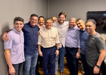 Racha no Clã Cunha Lima? Efraim aparece ao lado de Romero e Bruno em Campina, após aceno de Ronaldinho a Cícero