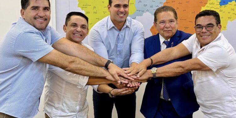 Galdino entra em campo e articula apoio de prefeitos do Curimataú a Lucas Ribeiro