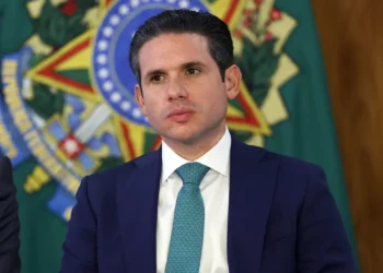 Hugo processa coordenador do Sintef-PB por espalhar outdoors difamatórios em Campina Grande