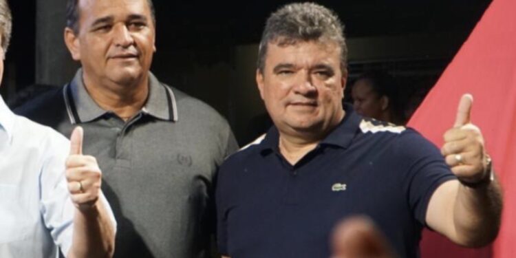 Prefeito de São Miguel de Taipu rompe com antecessor e confirma apoio a Lucas Ribeiro; ex-gestor fica com Cícero