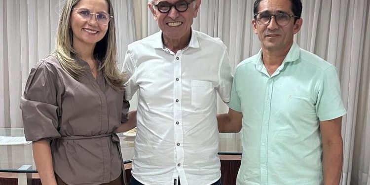 Prefeita de Araçagi, do PSDB, anuncia apoio a Cícero e fecha chapa com Veneziano e Nabor