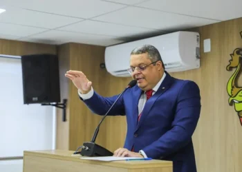 TCE flagra ‘farra de contratos’ e verbas suspeitas na Câmara de Cabedelo