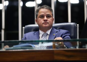 Staff de Efraim nega encontro com Aguinaldo e reafirma pré-candidatura ao governo
