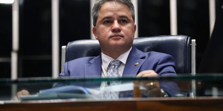 Staff de Efraim nega encontro com Aguinaldo e reafirma pré-candidatura ao governo