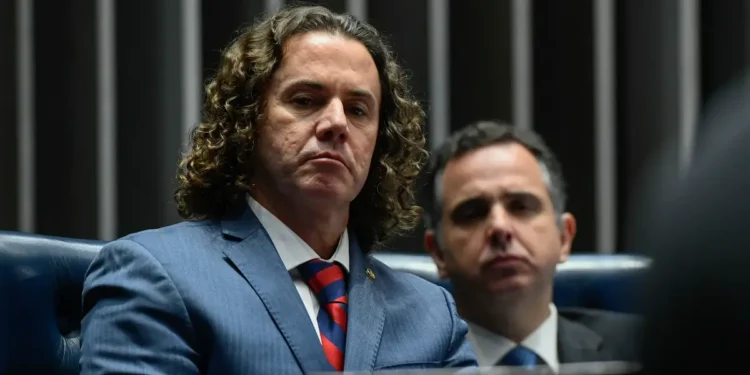 Veneziano se irrita com pré-campanha de Nabor e tenta ‘queimar’ Hugo Motta nos bastidores