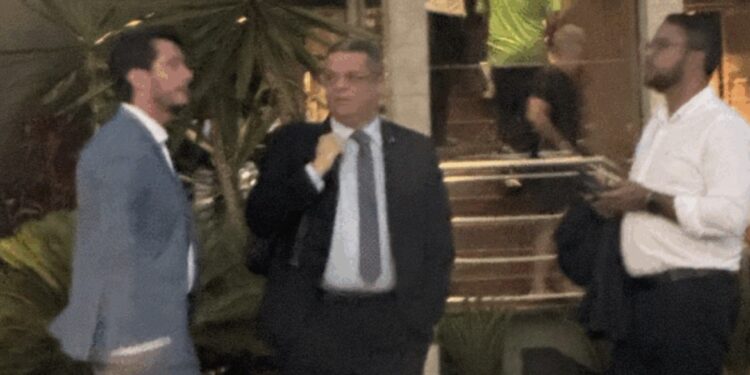 Presidente da Câmara de Cabedelo usou verba pública em viagem usada para tramar cassação do prefeito