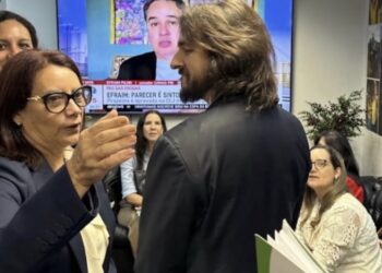 Cortejado por Cícero, Pedro visita Efraim em Brasília