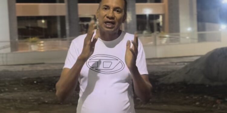 Confusão em Santa Rita: vereador rompe com prefeito e o acusa de traição: “Se travestiu de anjo, mas é um agente do demônio”