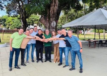 Adriano Galdino retira pré-candidatura ao governo e anuncia apoio a Lucas Ribeiro