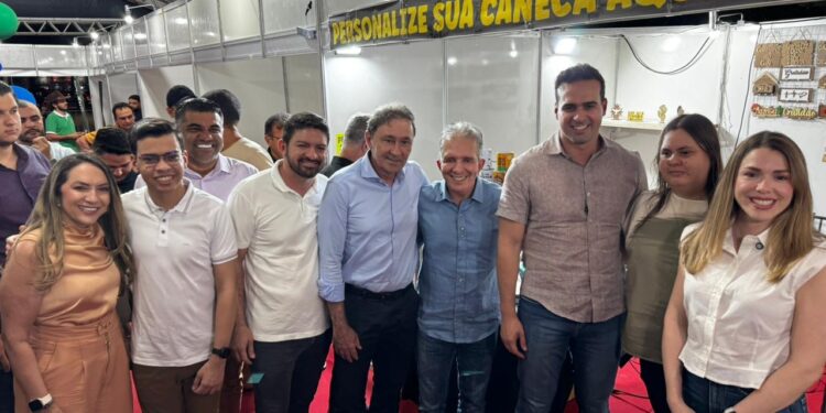 Nabor e Lucas prestigiam encerramento da 1ª ExpoPatos e chegada do Papai Noel