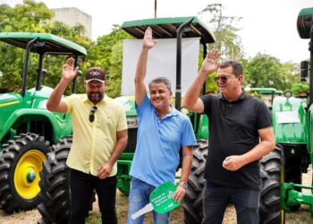 Para ajudar quem produz: Efraim entrega máquinas para fortalecer a agricultura em 15 municípios da Paraíba