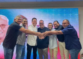 Felipe Leitão entra no reduto de Eduardo Carneiro e fecha apoio com grupo em Caaporã