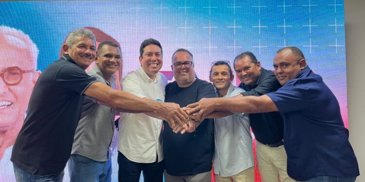 Felipe Leitão entra no reduto de Eduardo Carneiro e fecha apoio com grupo em Caaporã