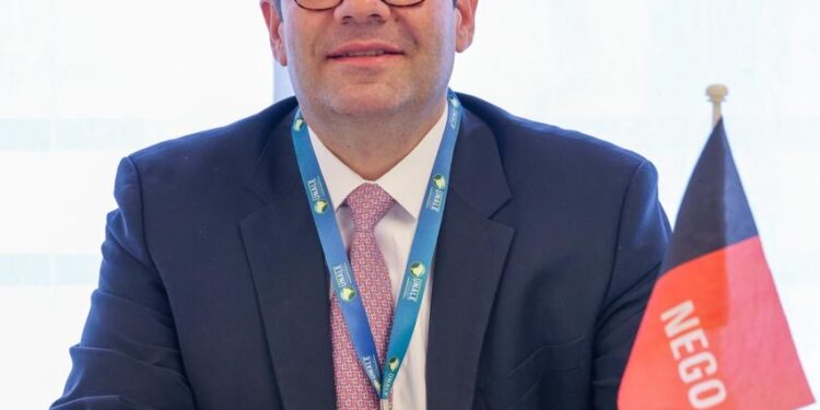 Em congresso no RS, Eduardo Carneiro é eleito tesoureiro da Unale e representa a Paraíba na entidade que reúne deputados de todo o País